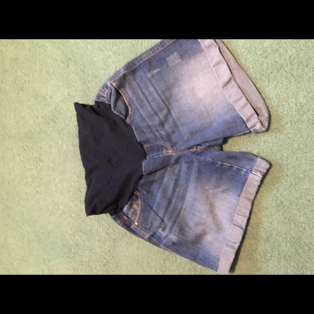 Maternity shorts